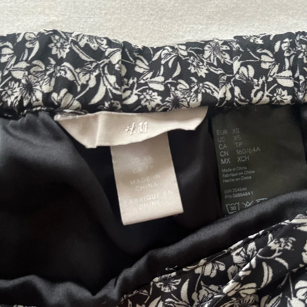 H&M Black and White A-Line Skirt - Picture 4 of 4